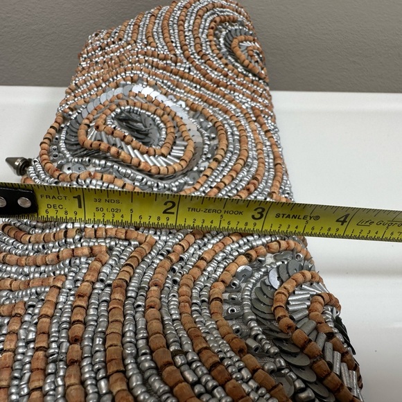 Beautiful WHITE HOUSE BLACK MARKET clutch with silver and neutral beading detail - Picture 4 of 6